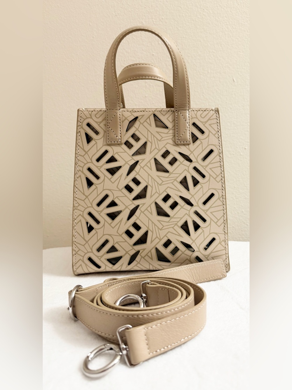 Kenzo Bag in Pristine Condition with cards and tags - Tan color